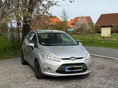 Second-hand Ford Fiesta Ghia 82 CP (60 kW) 2009 Argintiu Hatchback