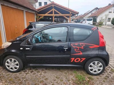 Gebraucht Peugeot 107 68 PS (50 kW) 2010 Schwarz Kleinwagen