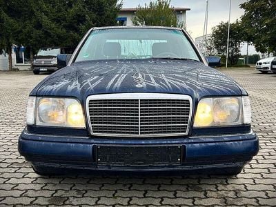 Gebraucht Mercedes E200 136 PS (100 kW) 1995 Blau Limousine