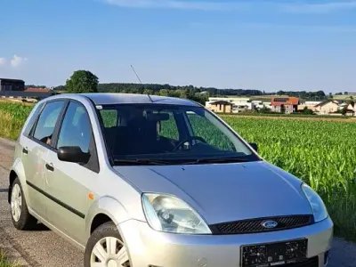 Gebraucht Ford Fiesta 75 PS (55 kW) 2004 Silber Kleinwagen