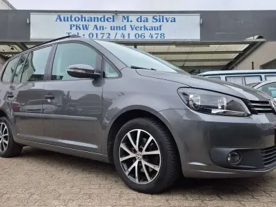 Gebraucht VW Touran Trendline 105 PS (77 kW) 2014 Pepper grey metallic Van / Kleinbus