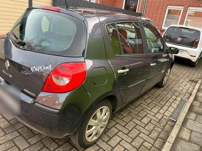 Gebraucht Renault Clio II 75 PS (55 kW) 2007 Grau Kleinwagen