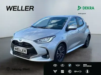 Gebraucht Toyota Yaris Hybrid Team 116 PS (85 kW) 2023 Silber Kleinwagen