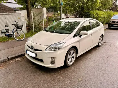 Gebraucht Toyota Prius 99 PS (72 kW) 2010 Weiß Kleinwagen