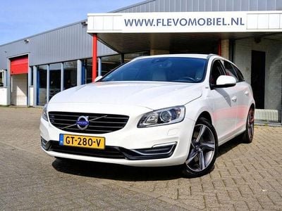 Gebraucht Volvo V60 163 PS (119 kW) 2015 Weiß Kombi