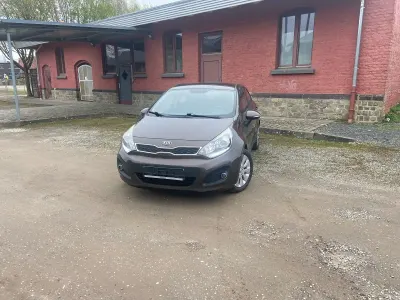 Używany Kia Rio Edition 7 109 KM (80 kW) 2012 Brązowy Sedan/Limuzyna