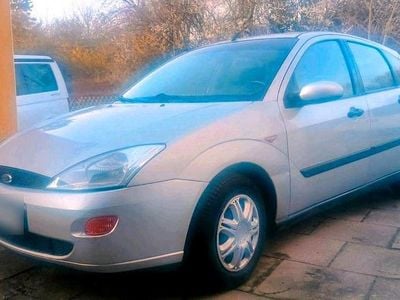 Gebraucht Ford Focus 75 PS (55 kW) 2000 Silber Kleinwagen