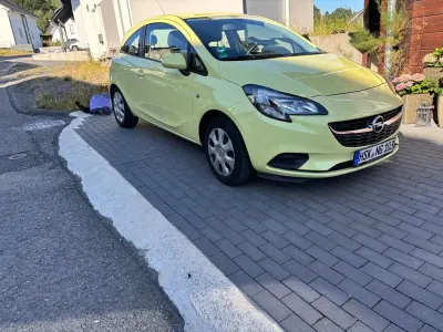 Gebraucht Opel Corsa Edition 69 PS (50 kW) 2015 Gelb Kleinwagen