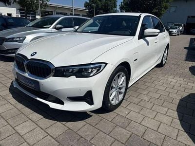 Gebraucht BMW 320e Sport Line 163 PS (119 kW) 2022 Weiß Limousine