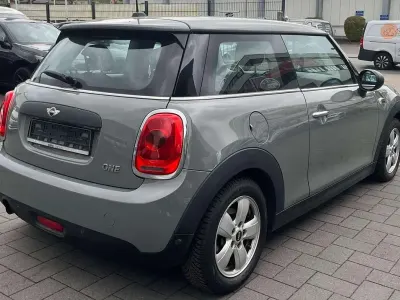 Gebraucht Mini ONE 102 PS (75 kW) 2017 Moonwalk grey (metallic) Kleinwagen