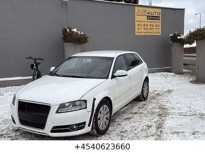 Weiß Gebraucht 2010 Audi A3 Attraction Limousine | 1.999 € (Guter Preis)
