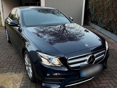 Blau Gebraucht 2019 Mercedes E300 AMG line Limousine | 33.800 € (Fairer Preis)
