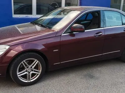 Gebraucht Mercedes C200 Avantgarde 184 PS (135 kW) 2009 Rot Limousine
