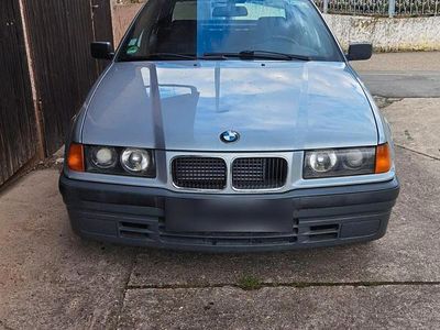 Gebraucht BMW 318 116 PS (85 kW) 1994 Silber Limousine