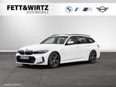 Gebraucht BMW 330e M Sport 292 PS (214 kW) 2025 Alpinweiss Kombi