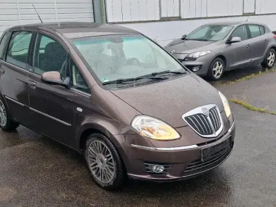 Usata Lancia Musa 95 CV (69 kW) 2011 Marrone Monovolume