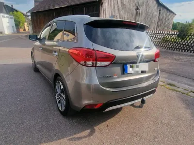 Używany Kia Carens DREAM-TEAM Edition 141 KM (103 kW) 2018 Srebrny Minivan
