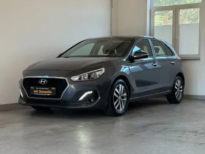 Gebraucht Hyundai i30 Premium 140 PS (102 kW) 2019 Grau Limousine