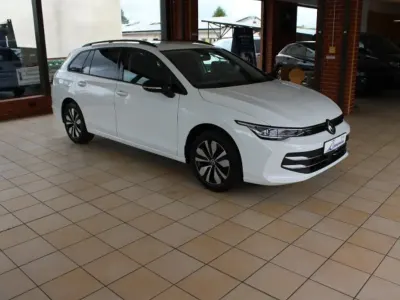 Gebraucht VW Golf VIII Goal 150 PS (110 kW) 2024 Pure white Kombi