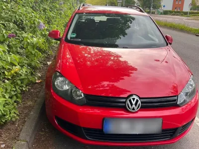 Gebraucht VW Golf VI 88 PS (64 kW) 2011 Rot Kleinwagen