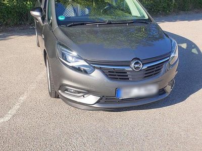 Grau Gebraucht 2018 Opel Zafira S Van / Kleinbus | 14.000 € (Guter Preis)