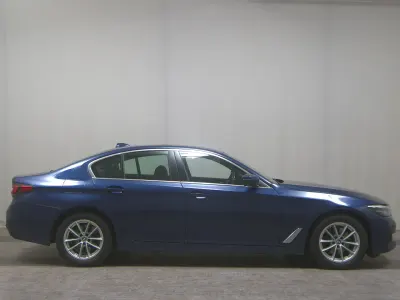 Gebraucht BMW 520 Performance 190 PS (139 kW) 2023 Blau Limousine