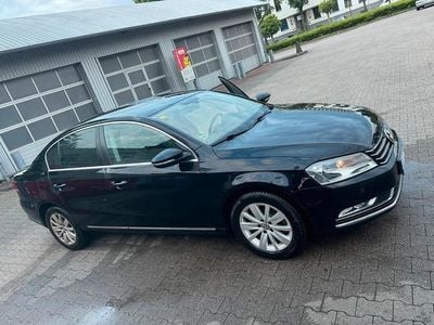 Gebraucht VW Passat 140 PS (102 kW) 2011 Schwarz Limousine