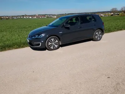 Gebraucht VW e-Golf 100 kW (136 PS) 2019 Grau Kleinwagen