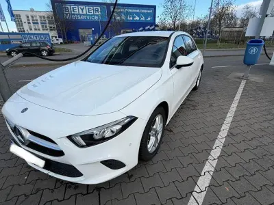 Gebraucht Mercedes A180 136 PS (100 kW) 2018 Weiß Limousine