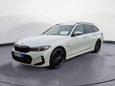 Gebraucht BMW 320e M Sport 163 PS (119 kW) 2022 Mineralweiß metallic Kombi