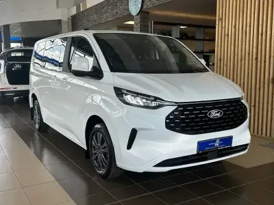 Gebraucht Ford Tourneo Titanium 136 PS (100 kW) 2025 Weiß Van / Kleinbus