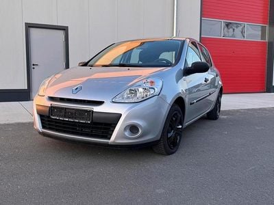 Gebraucht Renault Clio III 75 PS (55 kW) 2012 Silber Kleinwagen