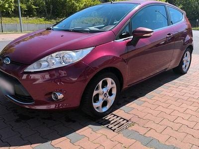 Usata Ford Fiesta Titanium 82 CV (60 kW) 2009 Rosso Utilitaria