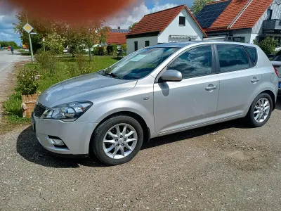 Używany Kia Ceed 90 KM (66 kW) 2010 Szary Hatchback