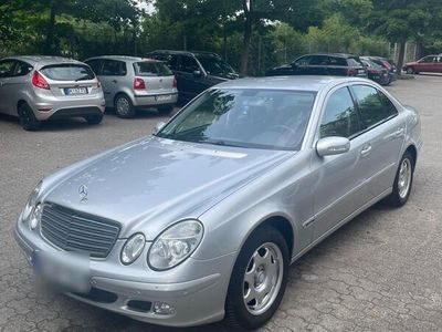 Mercedes E200