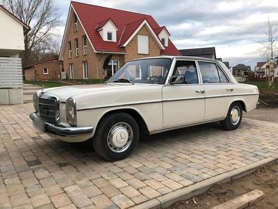 Gebraucht Mercedes 200 55 PS (40 kW) 1974 Weiß Limousine