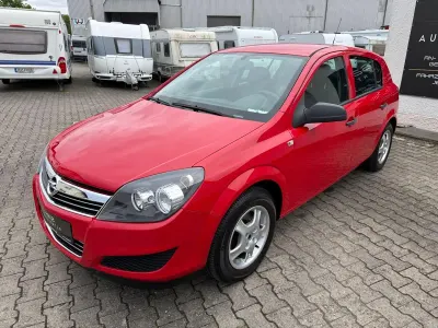 Używany Opel Astra Basis 90 KM (66 kW) 2009 Czerwony Sedan/Limuzyna