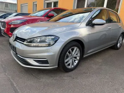 Gebraucht VW Golf VII 125 PS (91 kW) 2017 Tungsten silver metallic Kleinwagen