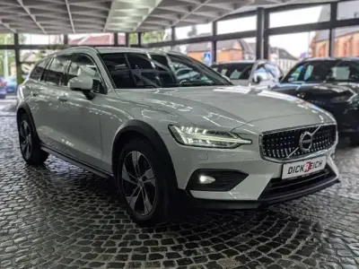 Gebraucht Volvo V60 CC Pro 197 PS (144 kW) 2022 Weiß Kombi