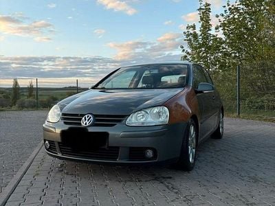 Second-hand VW Golf IV 102 CP (75 kW) 2004 Andere farben