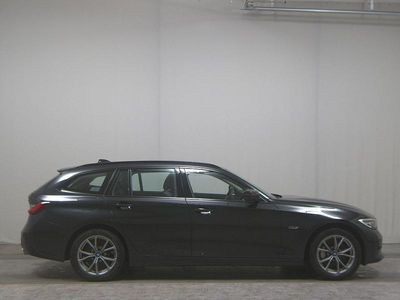 Gebraucht BMW 330e Sport Line 292 PS (214 kW) 2021 Schwarz Kombi