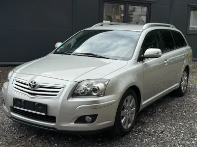 Gebraucht Toyota Avensis Team 129 PS (94 kW) 2009 Silber Kombi