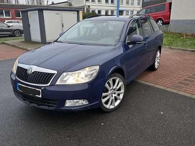 Gebraucht Skoda Octavia Ambition 105 PS (77 kW) 2011 Blau Kombi