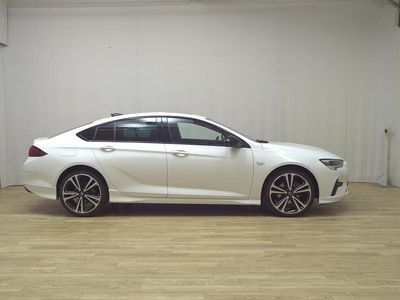 Usado Opel Insignia Ultimate 174 HP (127 kW) 2021 Branco Sedan