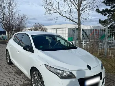 Gebraucht Renault Mégane 131 PS (96 kW) 2012 Weiß Kleinwagen