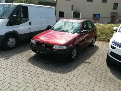 Gebraucht Opel Astra 60 PS (44 kW) 1995 Rot Limousine