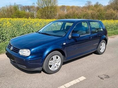 Usata VW Golf IV 105 CV (77 kW) 2002 Blu Utilitaria