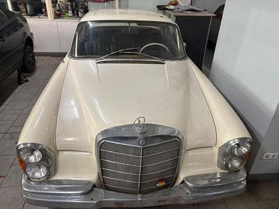 Weiß Gebraucht 1968 Mercedes W111 SE Coupé | 9.990 €