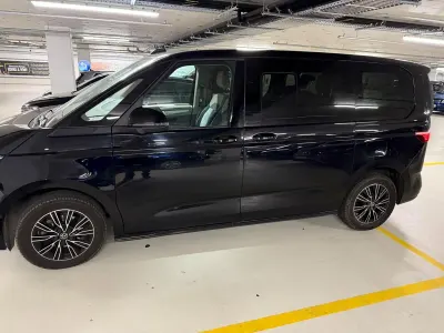 Gebraucht VW Multivan 150 PS (110 kW) 2023 Schwarz Van / Kleinbus