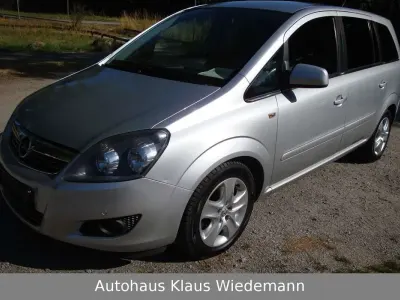 Gebraucht Opel Zafira Design Edition 110 PS (80 kW) 2011 Silber Van / Kleinbus